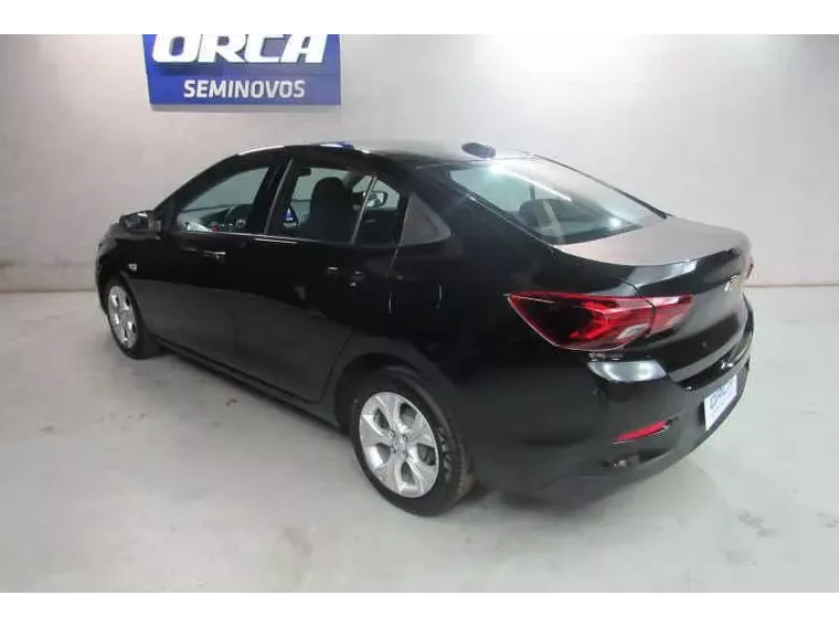 Chevrolet Onix Preto 6