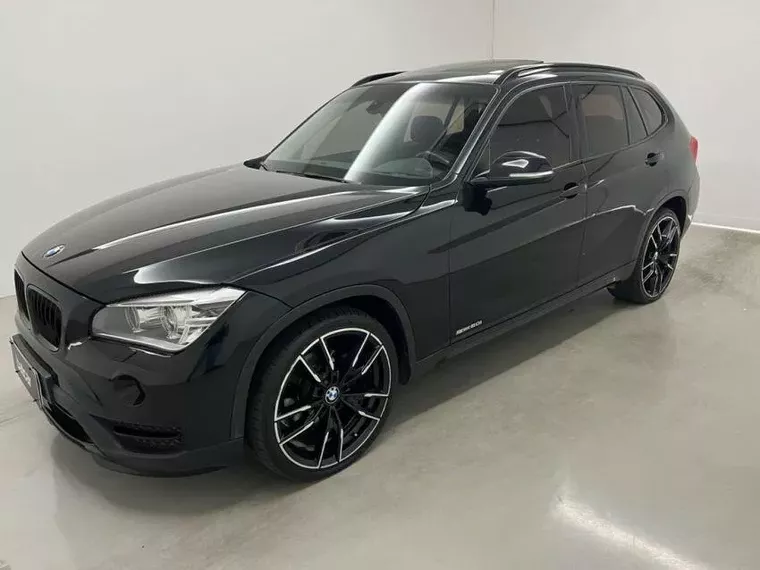 BMW X1 Preto 16