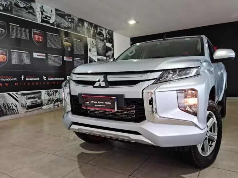 Mitsubishi L200 Triton Prata 12