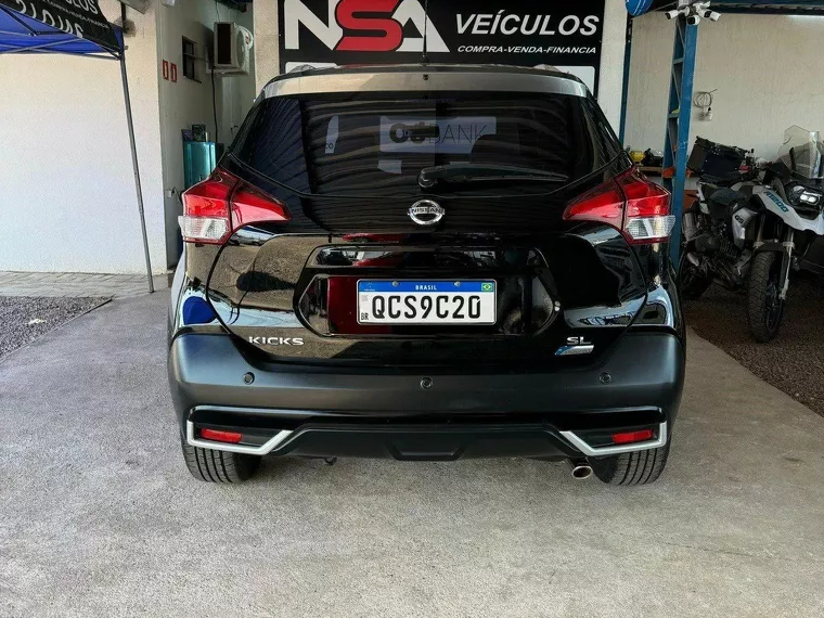 Nissan Kicks Preto 5