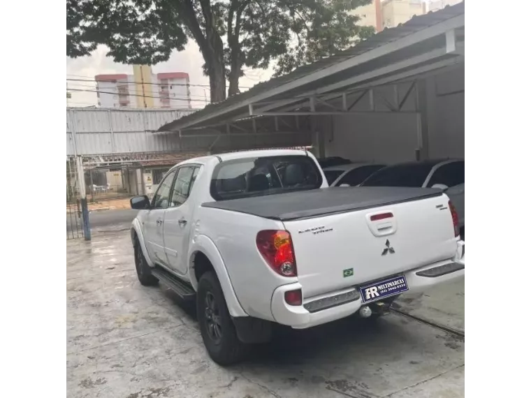 Mitsubishi L200 Branco 10