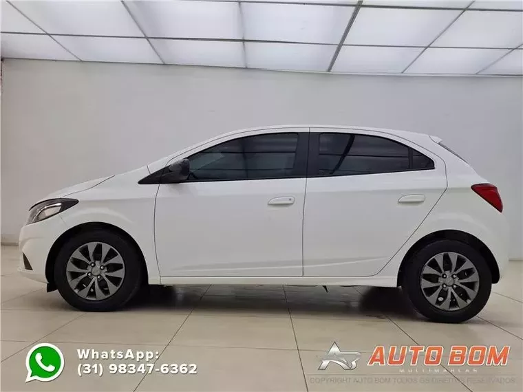 Chevrolet Onix Branco 7