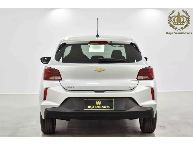 Chevrolet Onix Prata 19