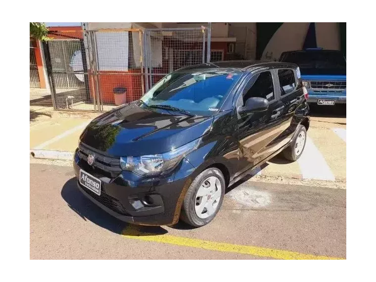 Fiat Mobi Preto 4