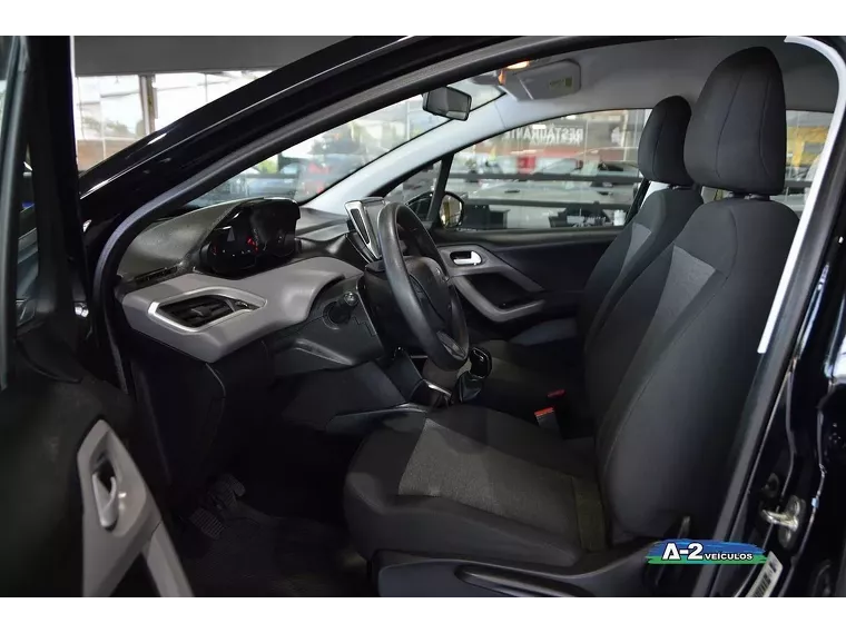 Peugeot 208 Preto 6