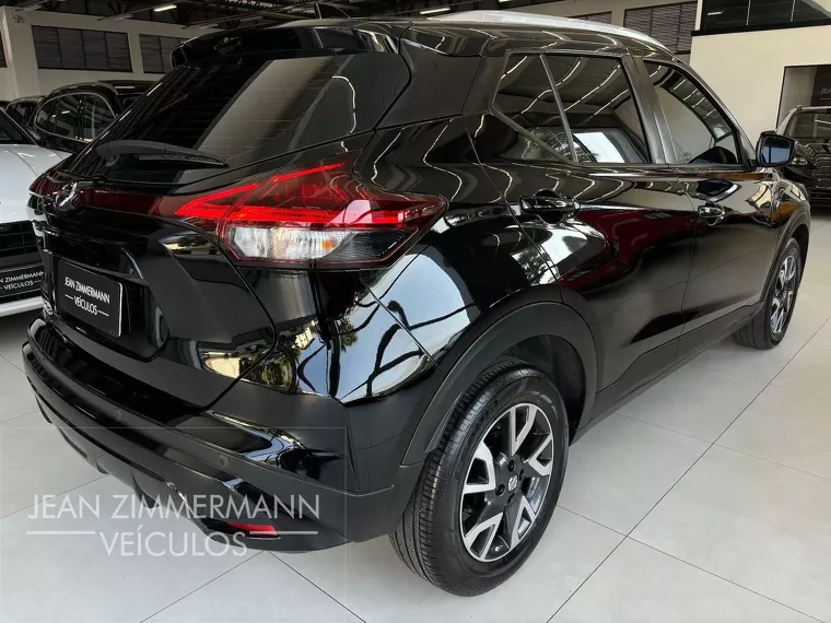 Nissan Kicks Preto 8