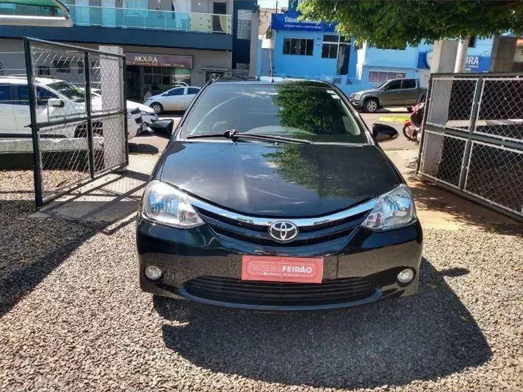 Toyota Etios Preto 6