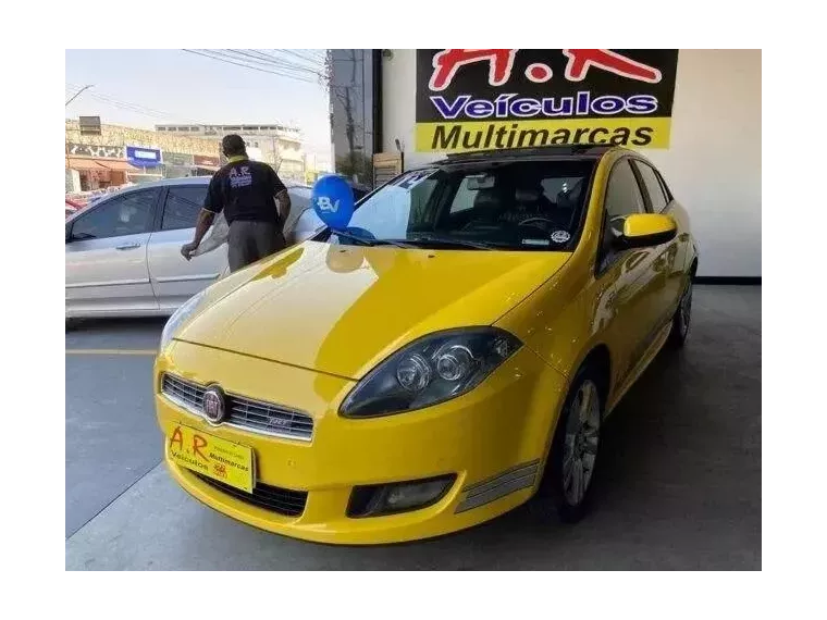 Fiat Bravo Amarelo 1