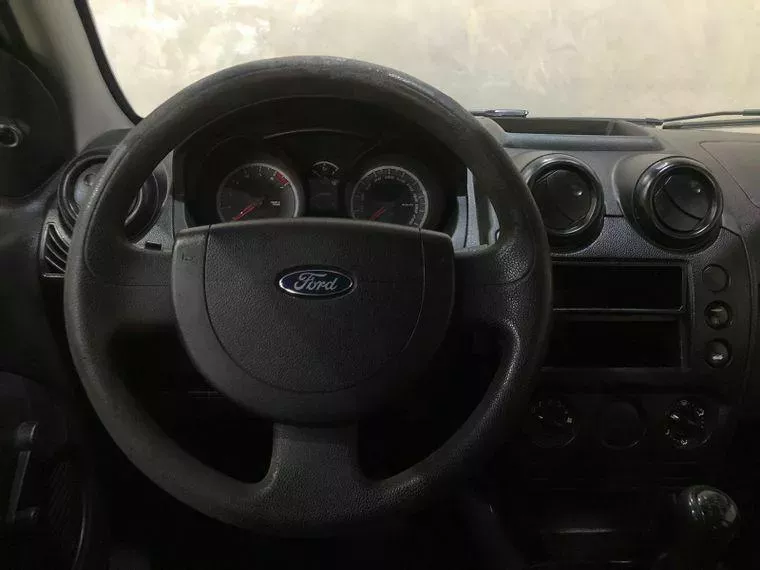 Ford Fiesta Prata 14