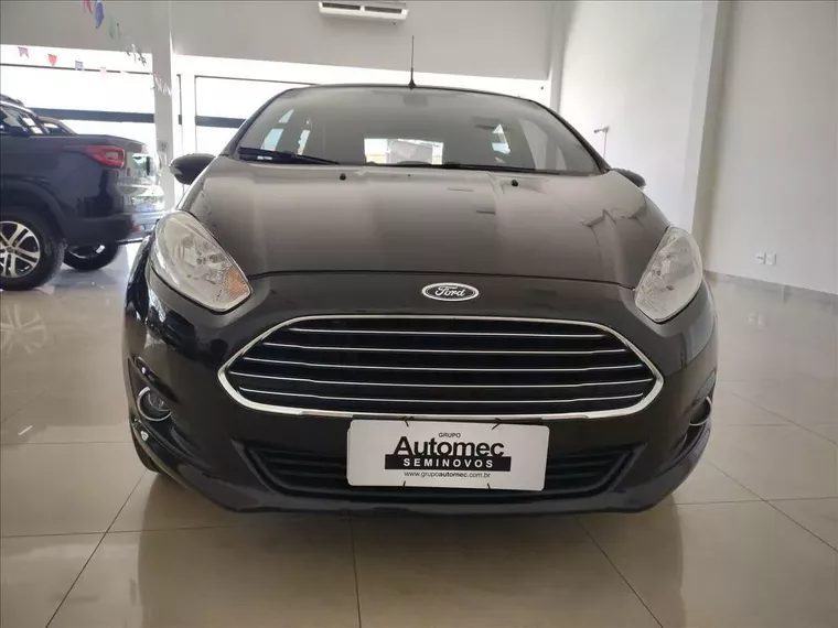 Ford Fiesta Preto 5