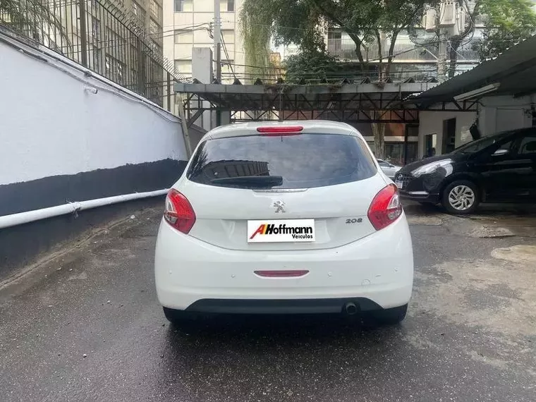 Peugeot 208 Branco 11