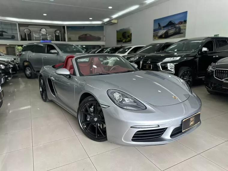 Porsche 718 Prata 18