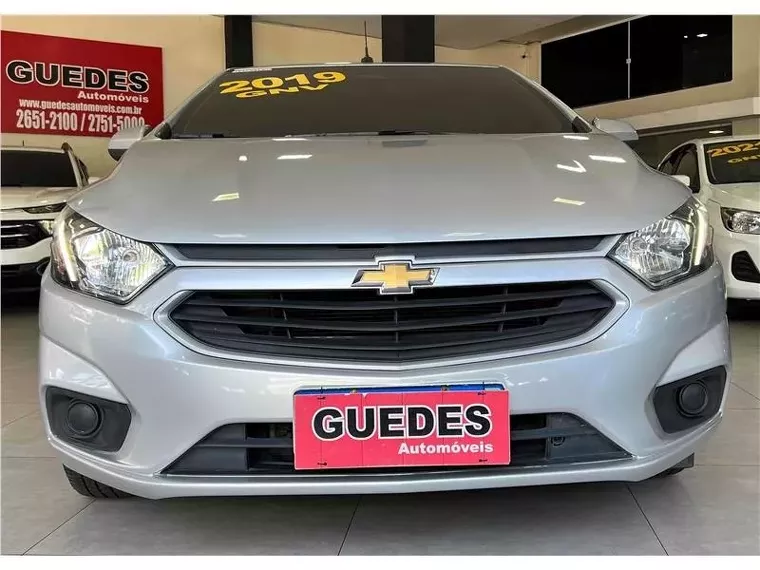 Chevrolet Onix Prata 8