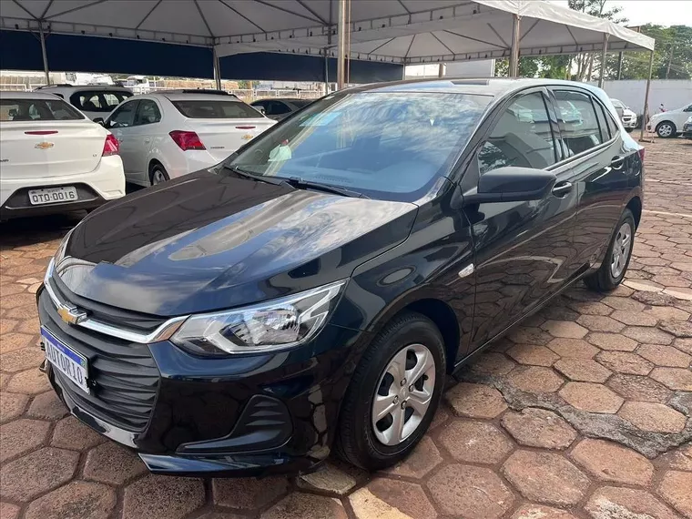 Chevrolet Onix Preto 10