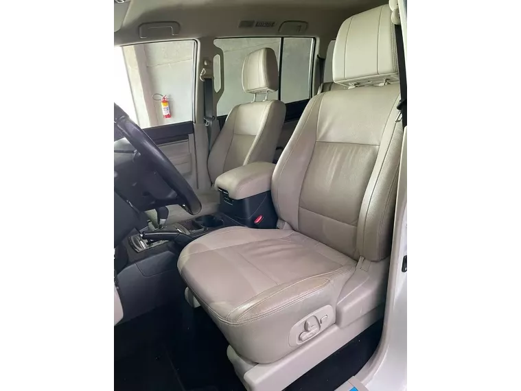 Mitsubishi Pajero Full Branco 4