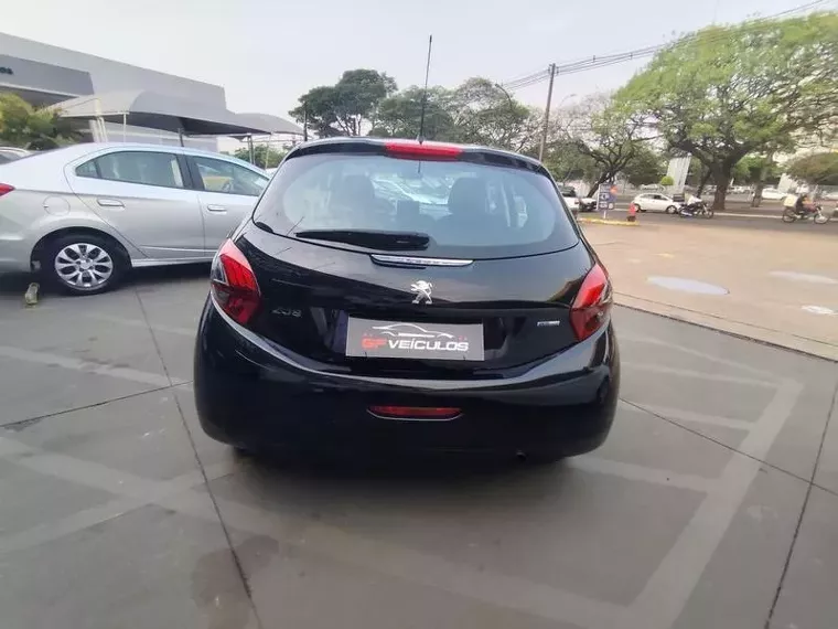 Peugeot 208 Preto 8