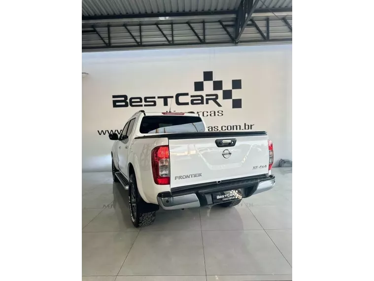 Nissan Frontier Branco 3