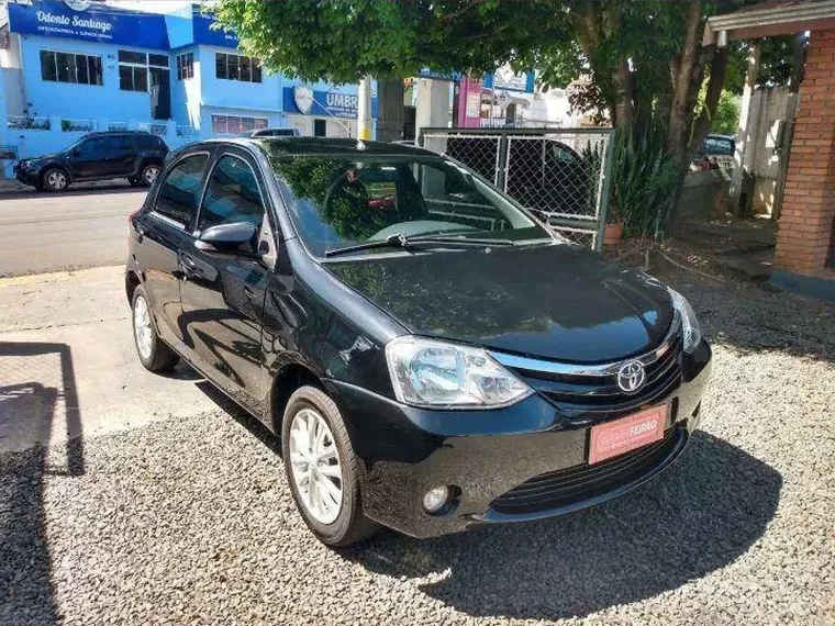 Toyota Etios Preto 3