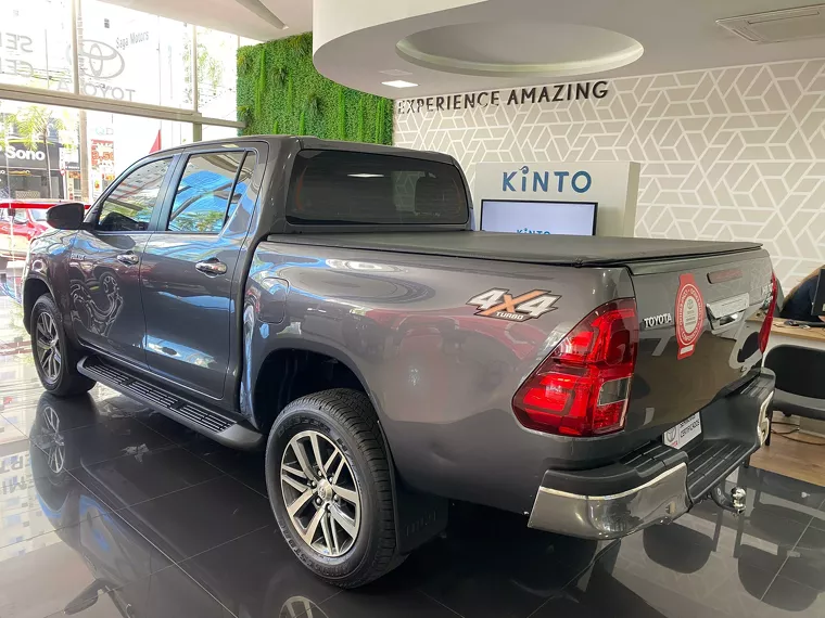 Toyota Hilux Cinza 2