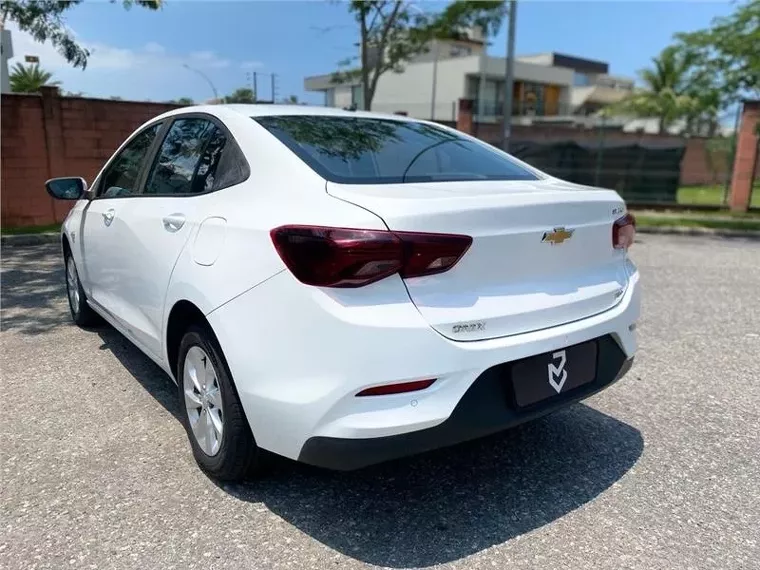 Chevrolet Onix Branco 5