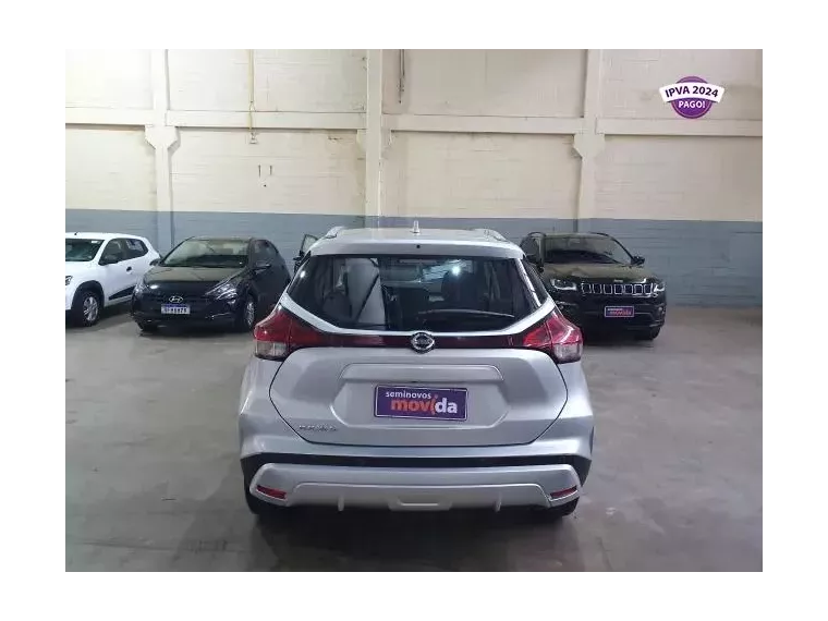 Nissan Kicks Prata 8