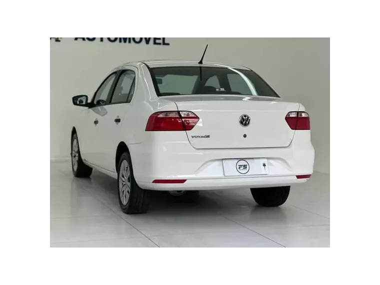 Volkswagen Voyage Branco 3