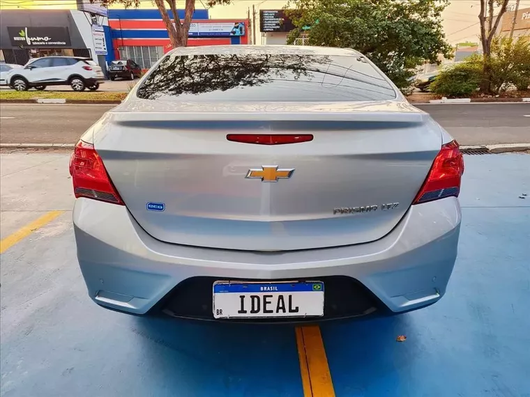 Chevrolet Prisma Prata 5