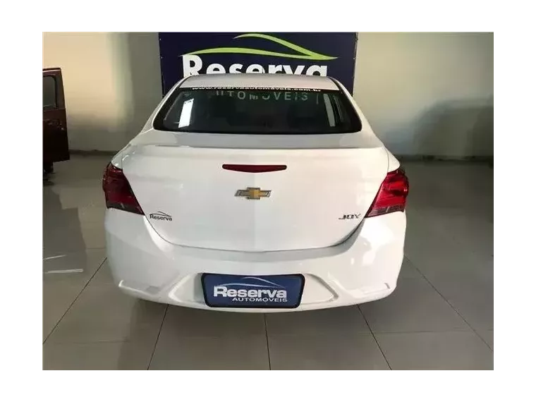 Chevrolet Onix Branco 3