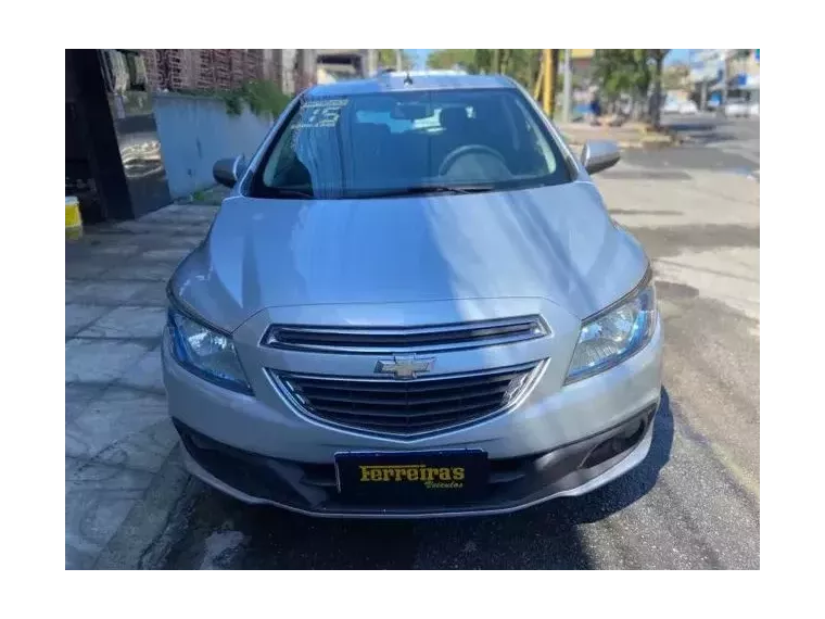 Chevrolet Onix Prata 7