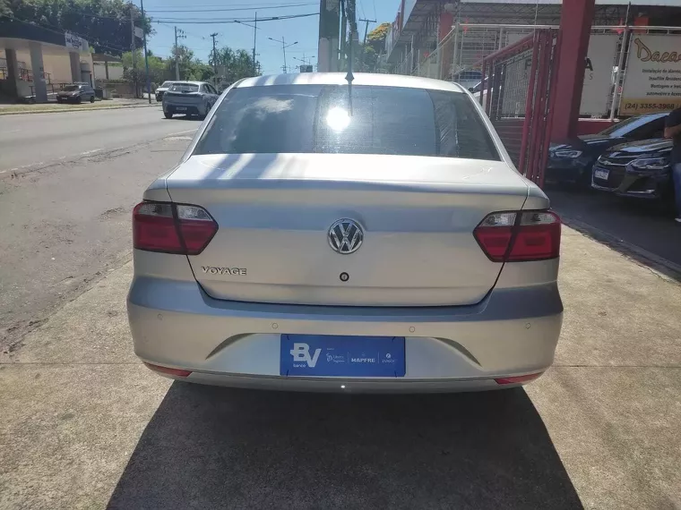 Volkswagen Voyage Prata 2