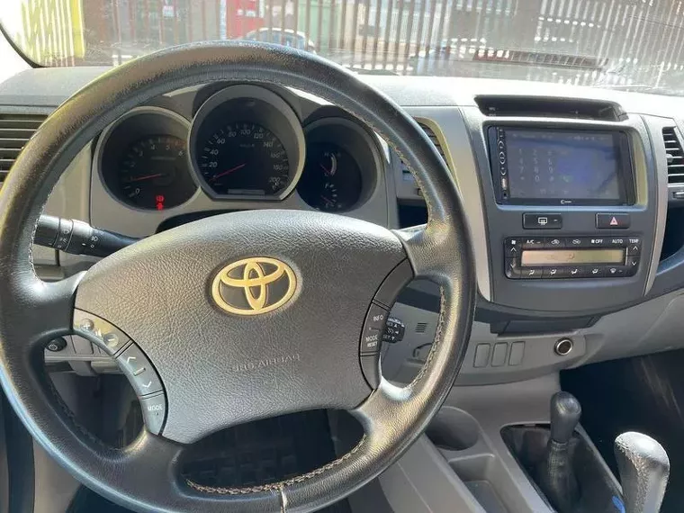 Toyota Hilux Prata 6