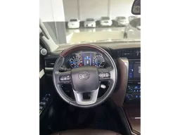 Toyota Hilux SW4