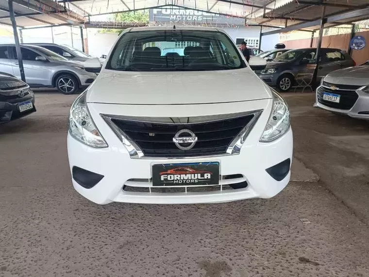 Nissan Versa Branco 3