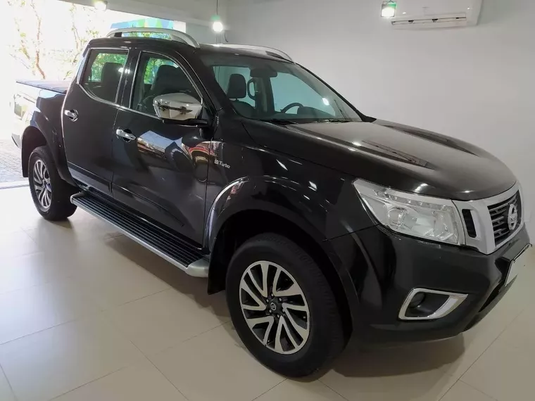 Nissan Frontier Preto 10