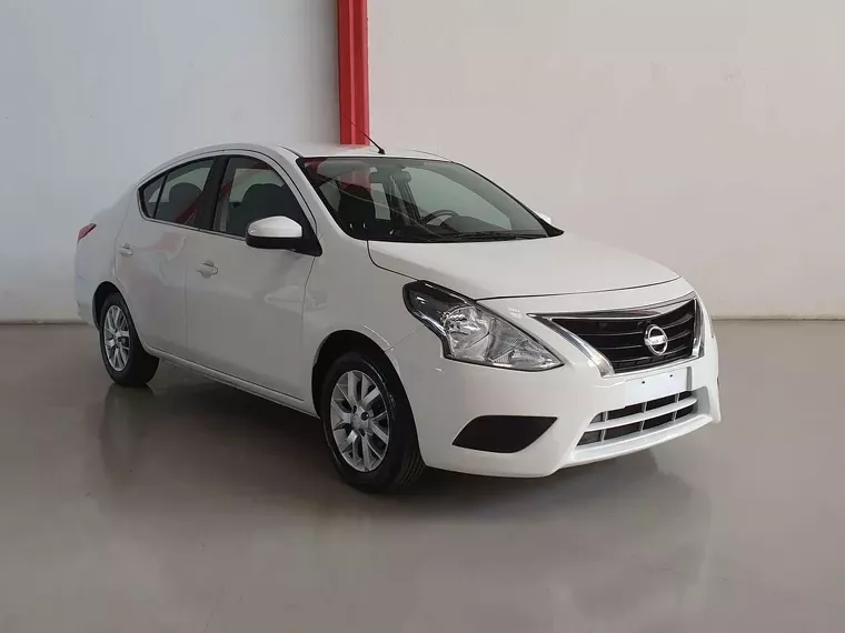 Nissan Versa Branco 7