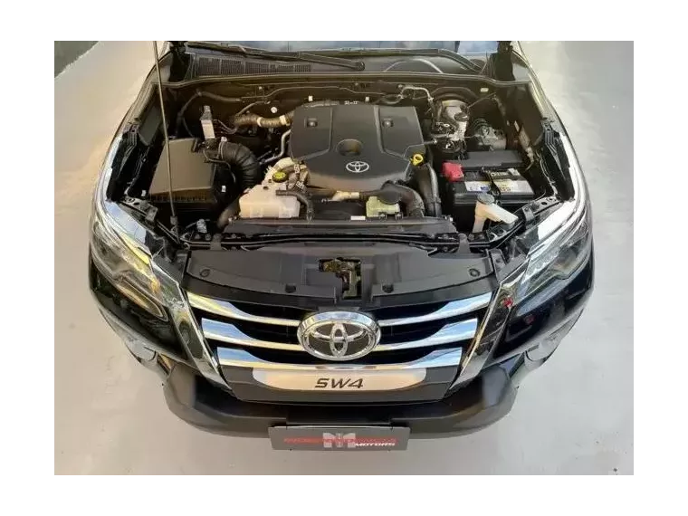 Toyota Hilux SW4 Preto 6