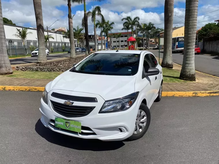 Chevrolet Onix Branco 7