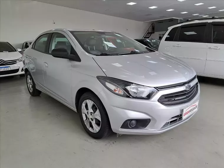 Chevrolet Onix Prata 6