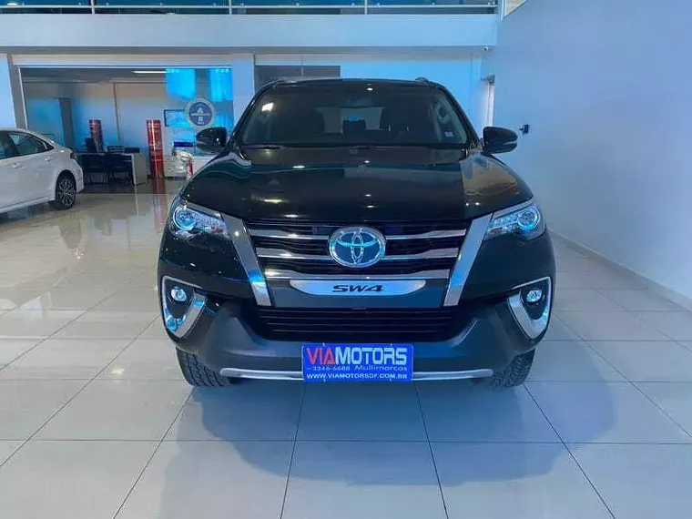 Toyota Hilux SW4 Preto 3