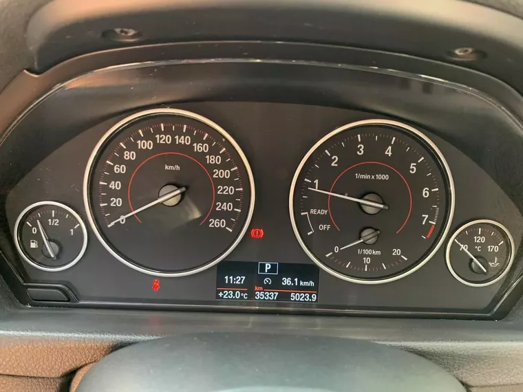 BMW 320i Cinza 12