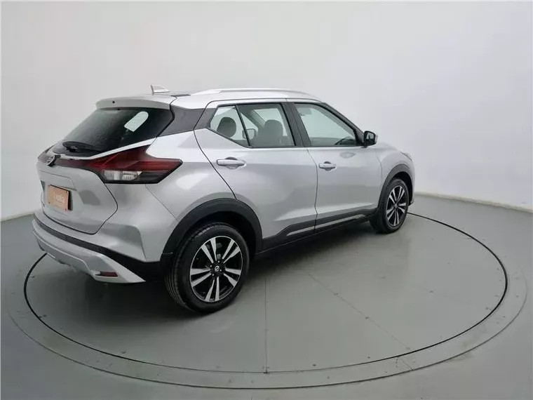 Nissan Kicks Prata 2