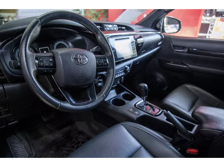 Toyota Hilux Preto 12