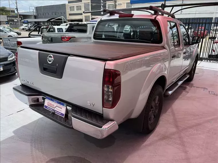 Nissan Frontier Prata 2