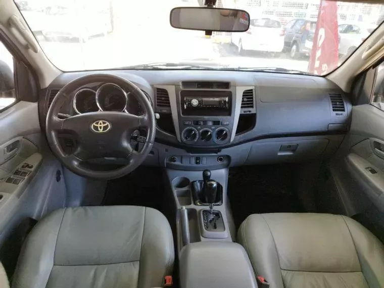 Toyota Hilux Prata 6