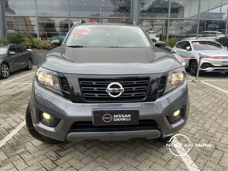 Nissan Frontier Cinza 2