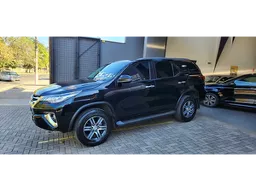 Toyota Hilux SW4