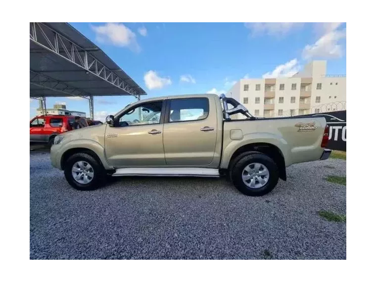 Toyota Hilux Bege 5