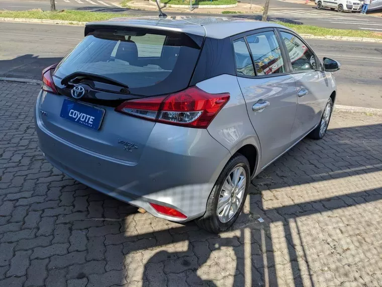 Toyota Yaris Prata 3