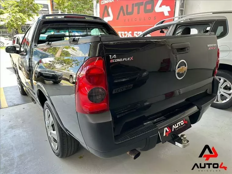 Chevrolet Montana Preto 4