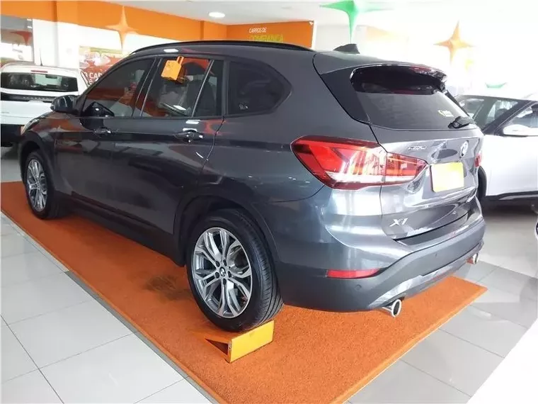 BMW X1 Cinza 13